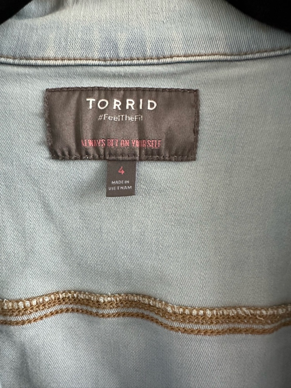 Torrid Size 4 Vintage Wash Denim Trucker Jacket Plus Size Faded Light Blue - Picture 2 of 13